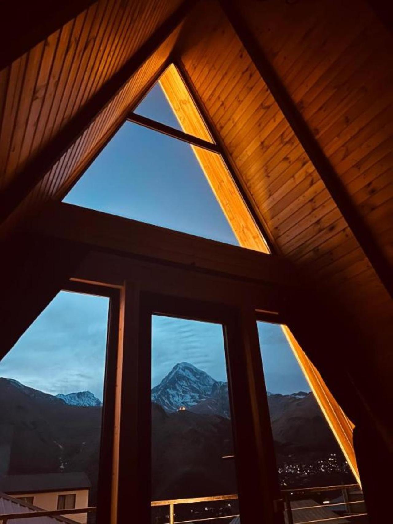 Pyramid Kazbegi Stepantsminda Exterior foto