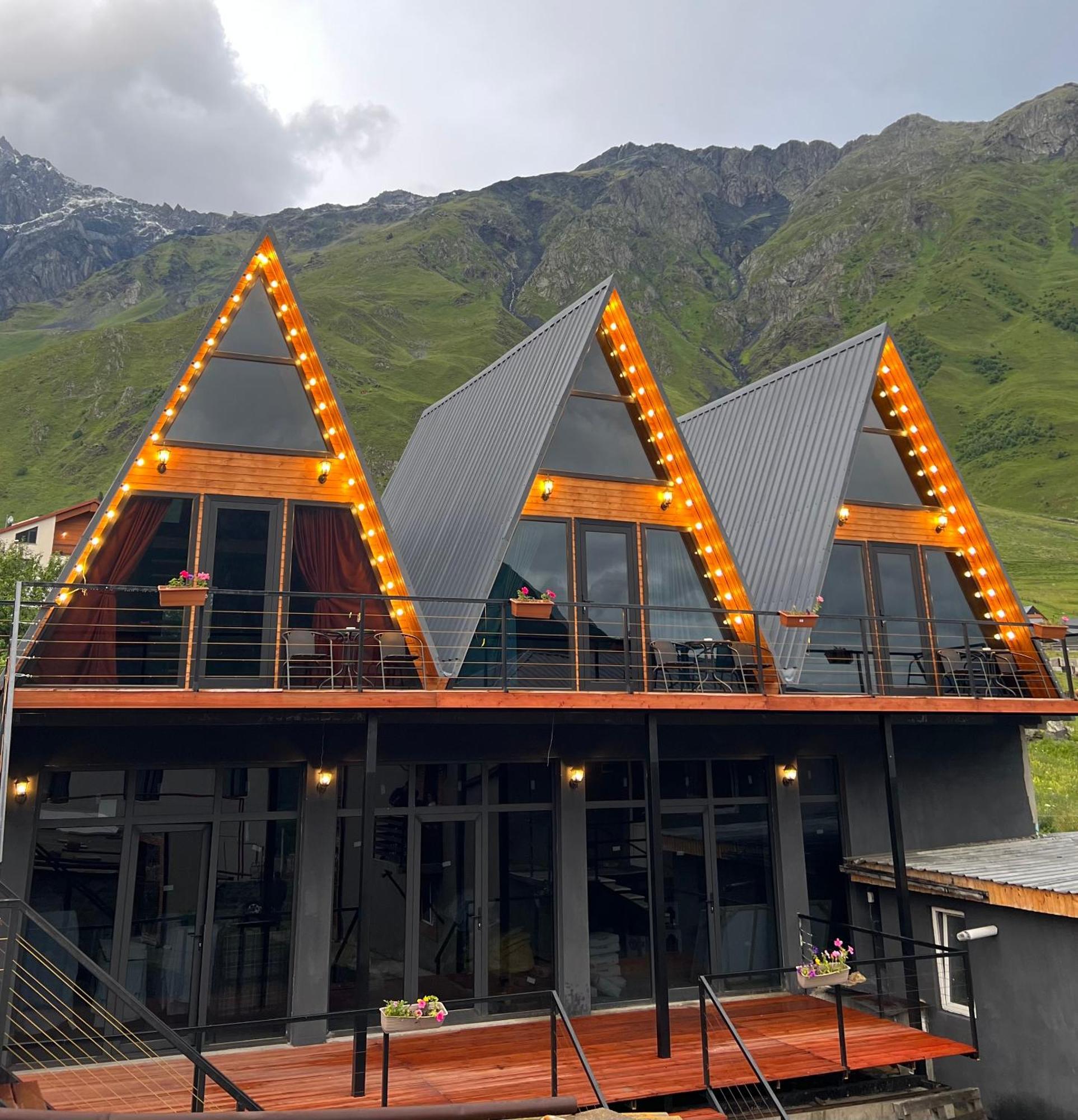 Pyramid Kazbegi Stepantsminda Exterior foto