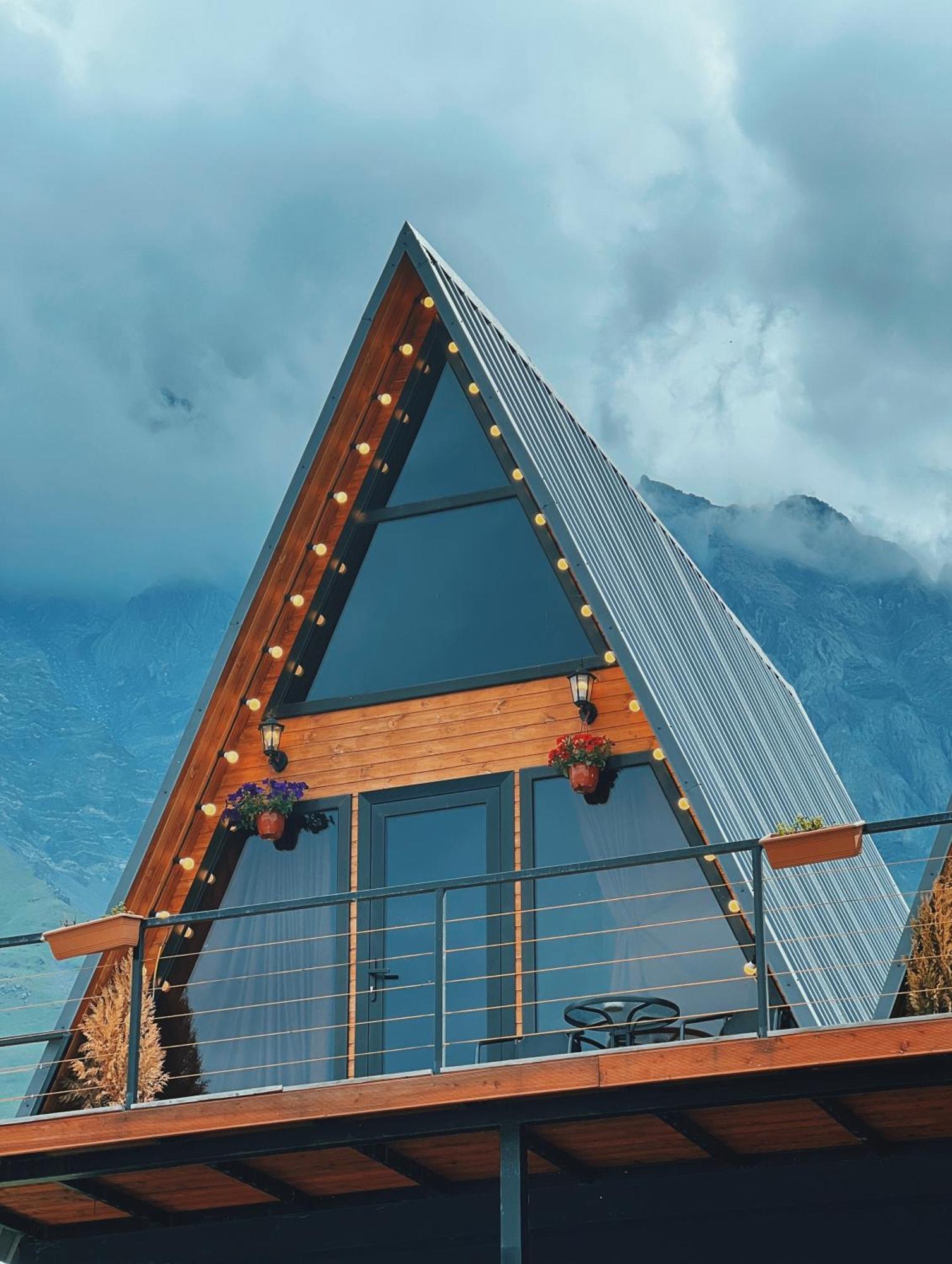 Pyramid Kazbegi Stepantsminda Exterior foto