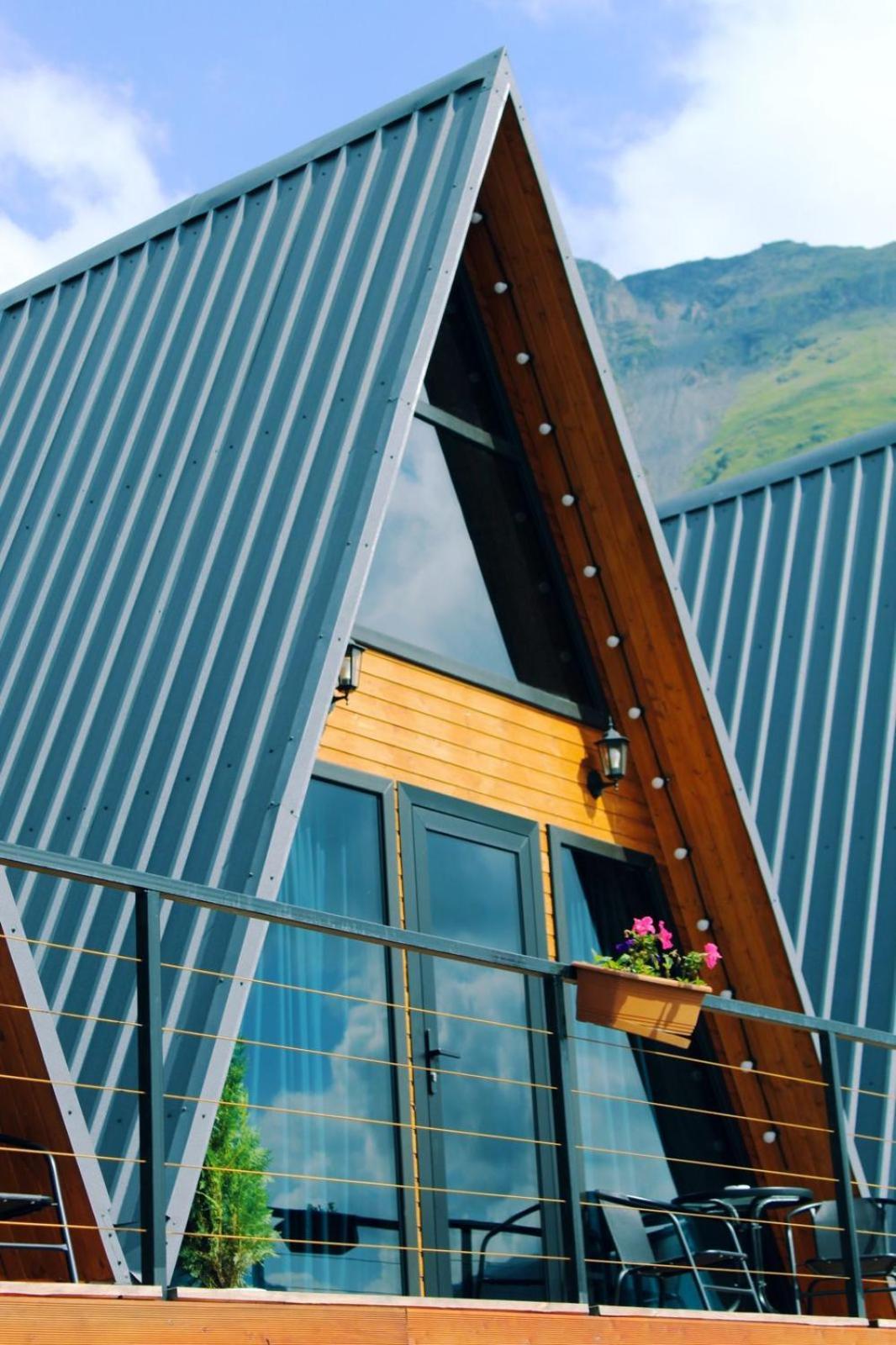 Pyramid Kazbegi Stepantsminda Exterior foto